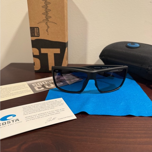 Costa Black Frames with Black Lenses Sunglasses - Picture 1 of 3